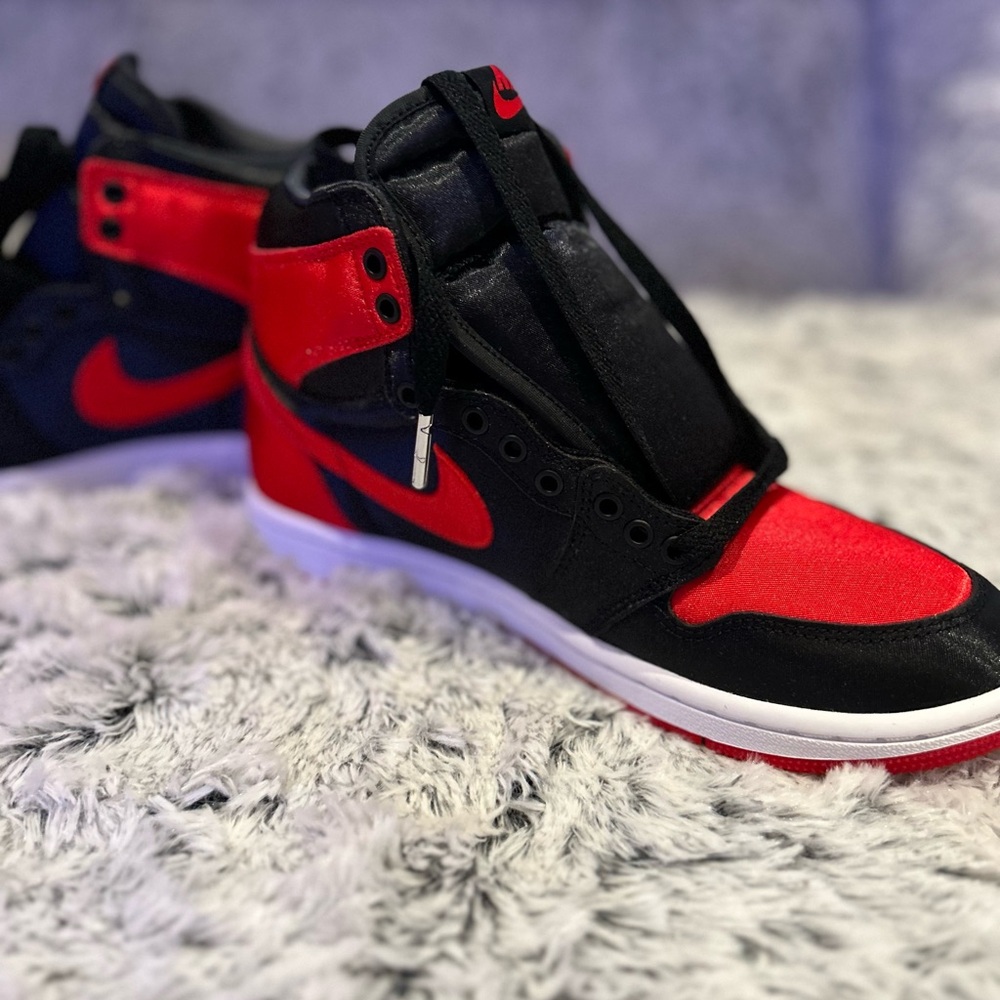 Women’s Air Jordan 1 retro Hi OG Satin edition - Picture 3 of 7
